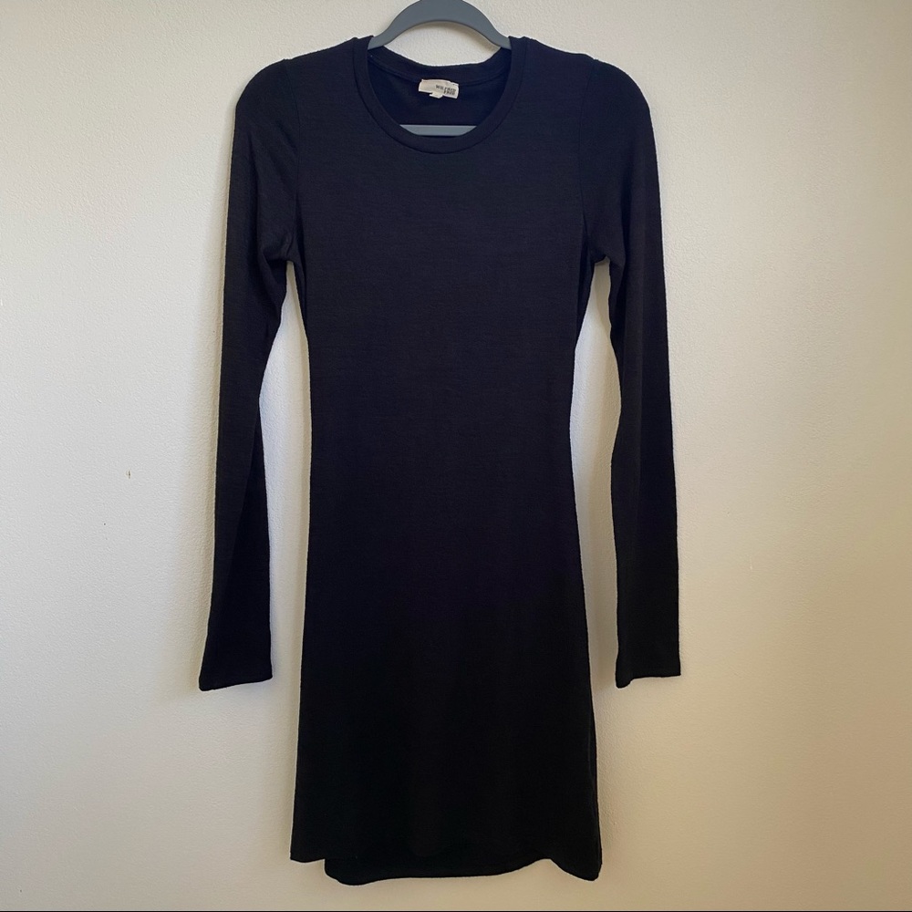 Aritzia Wilfred Free Long Sleeve Cut Out Back Dress